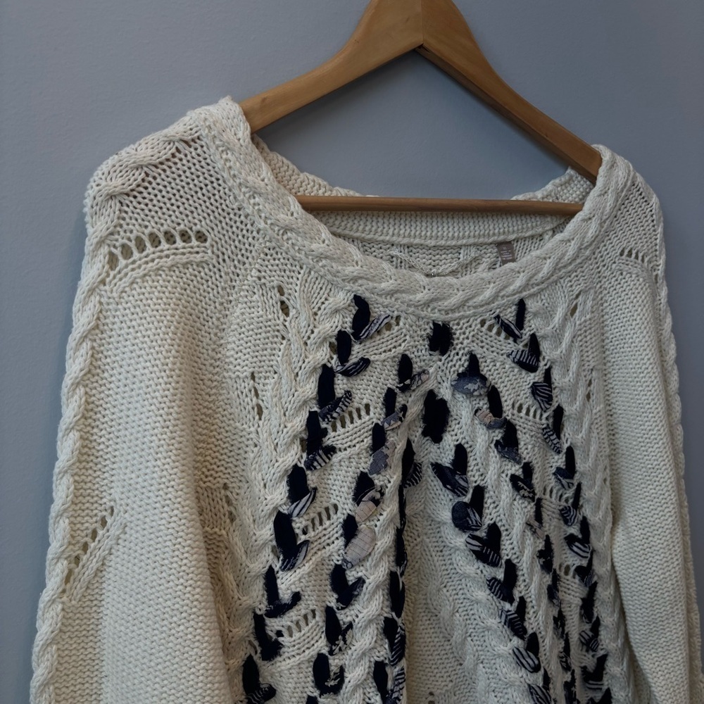 Knitted and Knotted XL Sweater cable knit ribboned - Picture 3 of 13